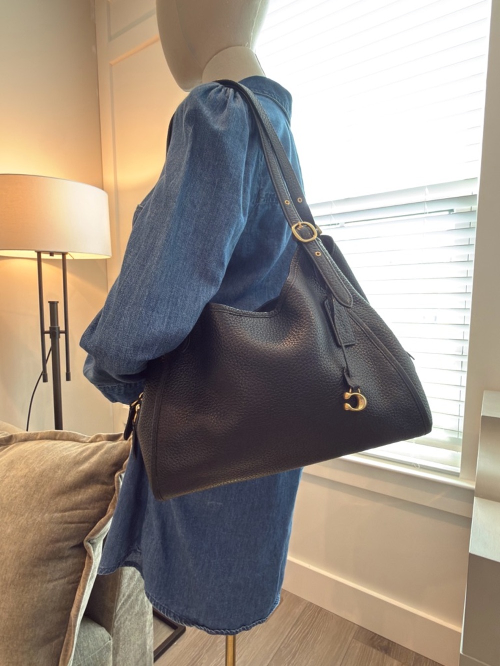 Authentic Coach Lori Black Pebble Leather Shoulder Bag With Gold Hardware - Picture 2 of 14